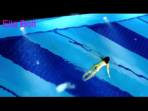 ❤️ Nu mă pot opri din privit, tânără blondă surprinsă înotând goală în piscina stațiunii ELLA BOLT ❤❌ at ro.it-com.top ❌