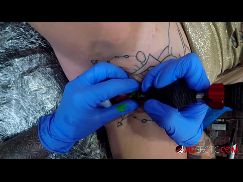 ❤️ Sully Savage, o bunăciune extrem de tatuată, și-a făcut un tatuaj pe clitorisul ei ❤❌ at ro.it-com.top ❌